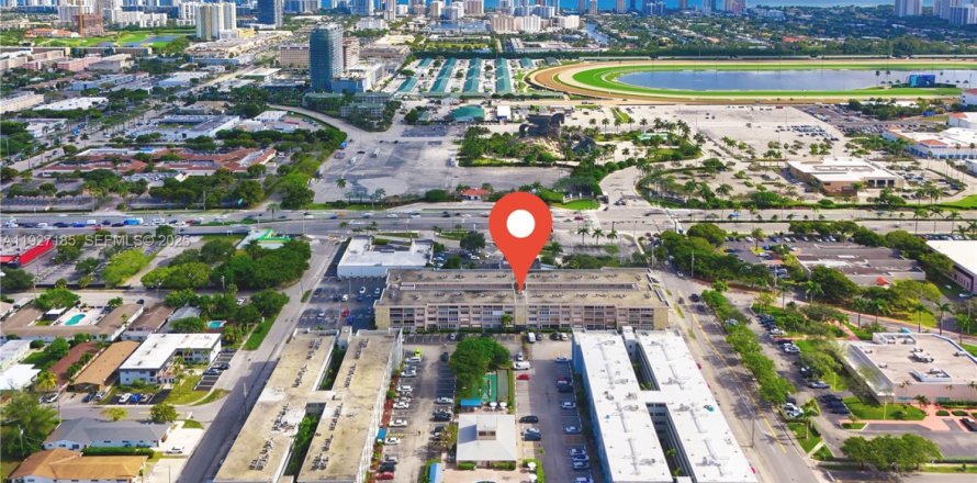 Condo in Hallandale Beach, Florida, 1 bedroom № 1988037