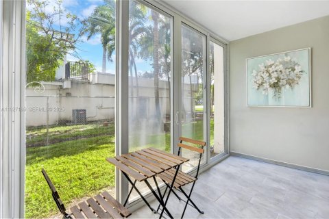 Condo in Hallandale Beach, Florida, 1 bedroom № 1988037 - photo 13