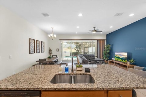 Townhouse in Davenport, Florida 4 bedrooms, 182.09 sq.m. № 2373820 - photo 25