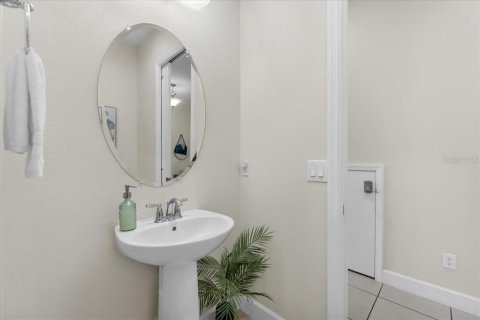 Townhouse in Davenport, Florida 4 bedrooms, 182.09 sq.m. № 2373820 - photo 15