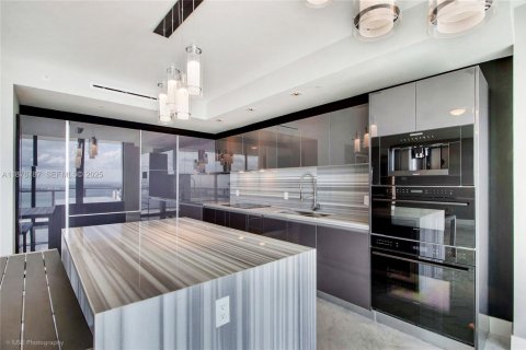 Купить кондоминиум в Майами, Флорида 2 спальни, 151.8м2, № 2034892 - фото 7