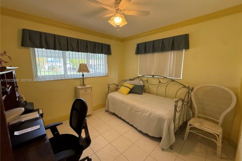 Casa en venta en Tamarac, Florida, 2 dormitorios, 74.88 m2 № 1982295 - foto 28