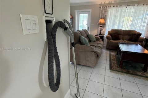 Casa en venta en Tamarac, Florida, 2 dormitorios, 74.88 m2 № 1982295 - foto 19