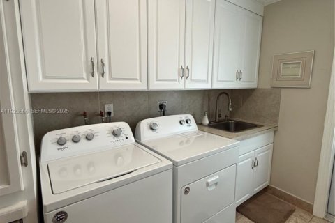 Casa en venta en Tamarac, Florida, 2 dormitorios, 74.88 m2 № 1982295 - foto 4