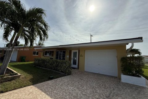 Casa en venta en Tamarac, Florida, 2 dormitorios, 74.88 m2 № 1982295 - foto 2