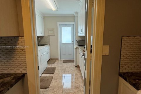 Casa en venta en Tamarac, Florida, 2 dormitorios, 74.88 m2 № 1982295 - foto 7