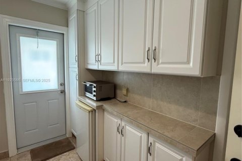 Casa en venta en Tamarac, Florida, 2 dormitorios, 74.88 m2 № 1982295 - foto 5