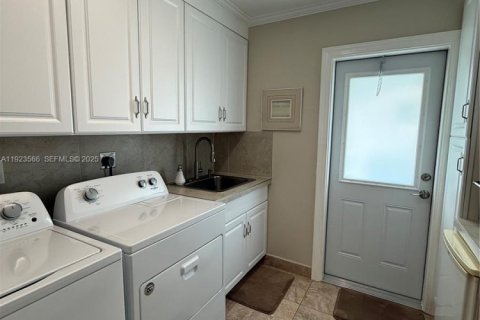 Casa en venta en Tamarac, Florida, 2 dormitorios, 74.88 m2 № 1982295 - foto 6