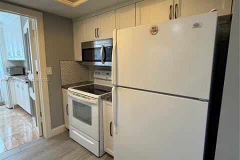 Casa en venta en Tamarac, Florida, 2 dormitorios, 74.88 m2 № 1982295 - foto 10