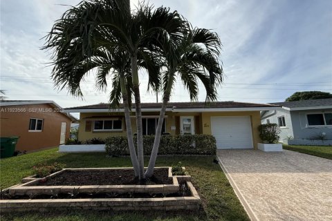 Casa en venta en Tamarac, Florida, 2 dormitorios, 74.88 m2 № 1982295 - foto 1