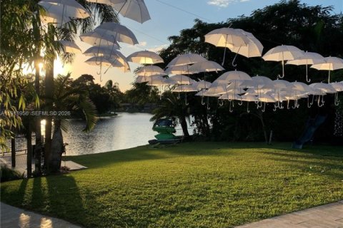 Villa ou maison à louer à Miami Lakes, Floride: 4 chambres, 144.28 m2 № 1973360 - photo 19