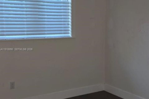 Villa ou maison à louer à Miami Lakes, Floride: 4 chambres, 144.28 m2 № 1973360 - photo 14