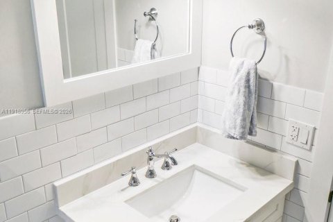 Villa ou maison à louer à Miami Lakes, Floride: 4 chambres, 144.28 m2 № 1973360 - photo 16