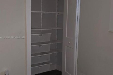 Villa ou maison à louer à Miami Lakes, Floride: 4 chambres, 144.28 m2 № 1973360 - photo 15