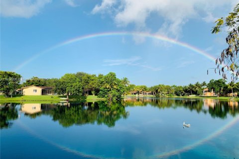 Villa ou maison à louer à Miami Lakes, Floride: 4 chambres, 144.28 m2 № 1973360 - photo 4