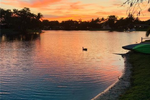 Villa ou maison à louer à Miami Lakes, Floride: 4 chambres, 144.28 m2 № 1973360 - photo 13