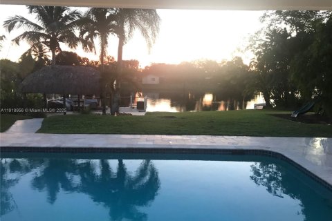 Villa ou maison à louer à Miami Lakes, Floride: 4 chambres, 144.28 m2 № 1973360 - photo 12