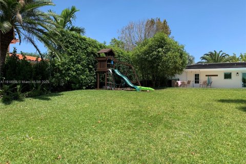 Villa ou maison à louer à Miami Lakes, Floride: 4 chambres, 144.28 m2 № 1973360 - photo 11