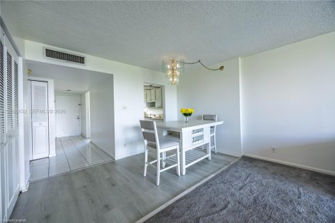Copropriété à vendre à Lauderdale Lakes, Floride: 2 chambres, 93.09 m2 № 2393376 - photo 8