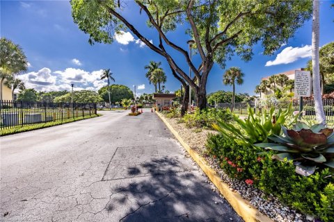 Copropriété à vendre à Lauderdale Lakes, Floride: 2 chambres, 93.09 m2 № 2393376 - photo 25