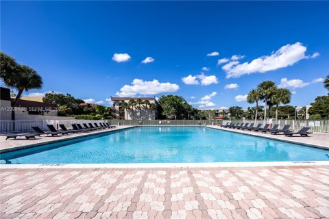 Copropriété à vendre à Lauderdale Lakes, Floride: 2 chambres, 93.09 m2 № 2393376 - photo 17