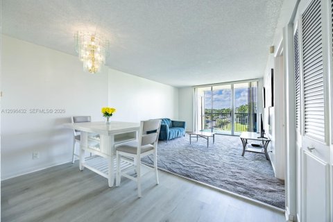 Copropriété à vendre à Lauderdale Lakes, Floride: 2 chambres, 93.09 m2 № 2393376 - photo 1