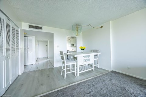 Copropriété à vendre à Lauderdale Lakes, Floride: 2 chambres, 93.09 m2 № 2393376 - photo 9