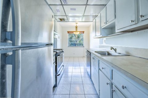 Copropriété à vendre à Lauderdale Lakes, Floride: 2 chambres, 93.09 m2 № 2393376 - photo 3
