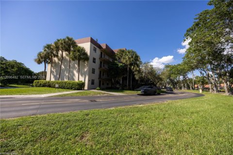 Copropriété à vendre à Lauderdale Lakes, Floride: 2 chambres, 93.09 m2 № 2393376 - photo 23