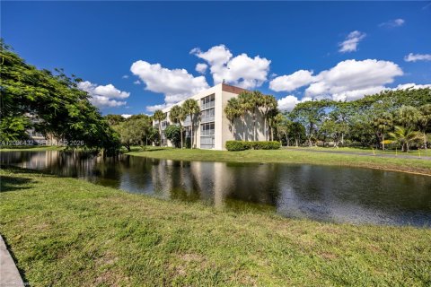Copropriété à vendre à Lauderdale Lakes, Floride: 2 chambres, 93.09 m2 № 2393376 - photo 22