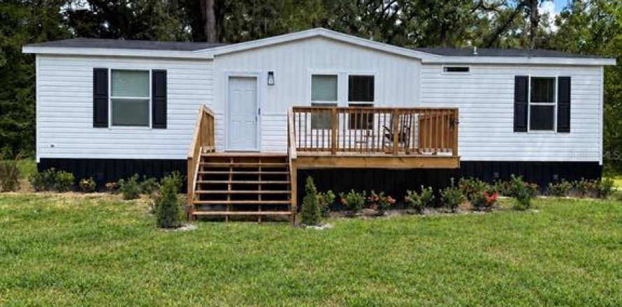 House in Fort White, Florida 3 bedrooms, 118.91 sq.m. № 2393824