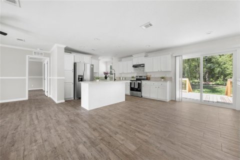 House in Fort White, Florida 3 bedrooms, 118.91 sq.m. № 2393824 - photo 15