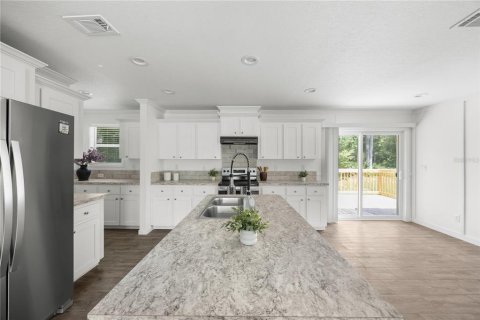 House in Fort White, Florida 3 bedrooms, 118.91 sq.m. № 2393824 - photo 6