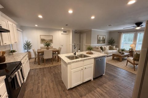 House in Fort White, Florida 3 bedrooms, 118.91 sq.m. № 2393824 - photo 3