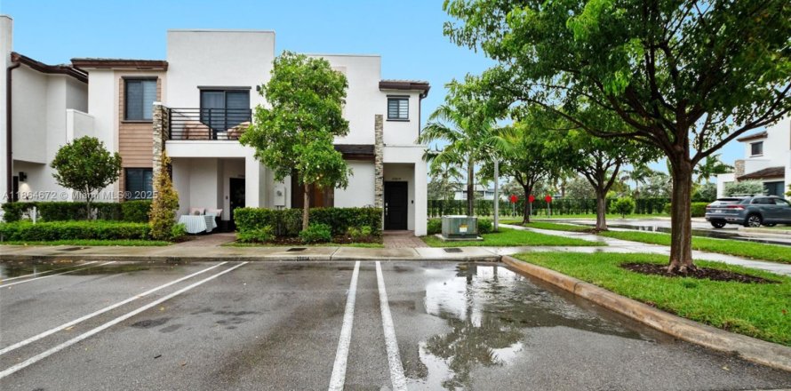 Touwnhouse à Miami, Floride 3 chambres, 122.63 m2 № 1892705