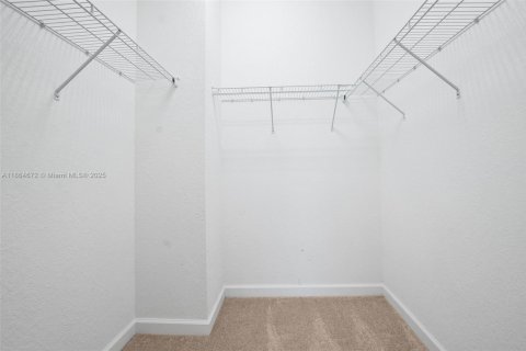 Townhouse in Miami, Florida 3 bedrooms, 122.63 sq.m. № 1892705 - photo 17