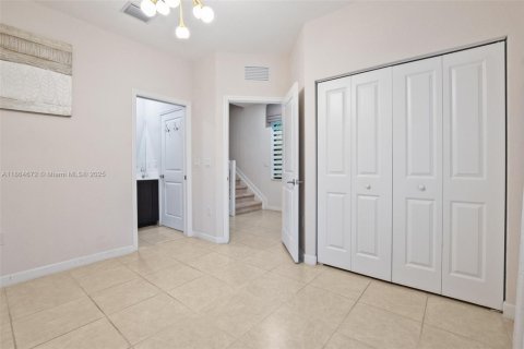 Townhouse in Miami, Florida 3 bedrooms, 122.63 sq.m. № 1892705 - photo 12
