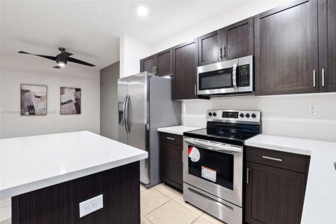 Townhouse in Miami, Florida 3 bedrooms, 122.63 sq.m. № 1892705 - photo 8