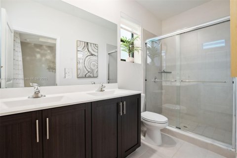 Townhouse in Miami, Florida 3 bedrooms, 122.63 sq.m. № 1892705 - photo 18