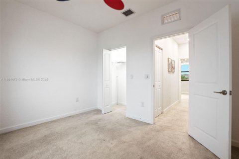 Townhouse in Miami, Florida 3 bedrooms, 122.63 sq.m. № 1892705 - photo 20