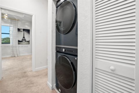 Townhouse in Miami, Florida 3 bedrooms, 122.63 sq.m. № 1892705 - photo 23