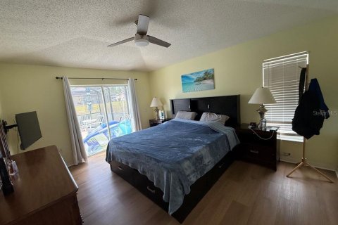House in Davenport, Florida 4 bedrooms, 176.98 sq.m. № 2429398 - photo 7