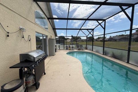 House in Davenport, Florida 4 bedrooms, 176.98 sq.m. № 2429398 - photo 14
