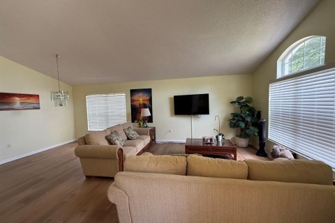 House in Davenport, Florida 4 bedrooms, 176.98 sq.m. № 2429398 - photo 2