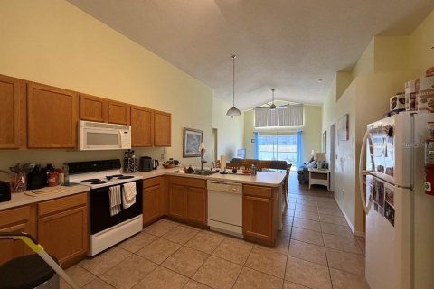 House in Davenport, Florida 4 bedrooms, 176.98 sq.m. № 2429398 - photo 6