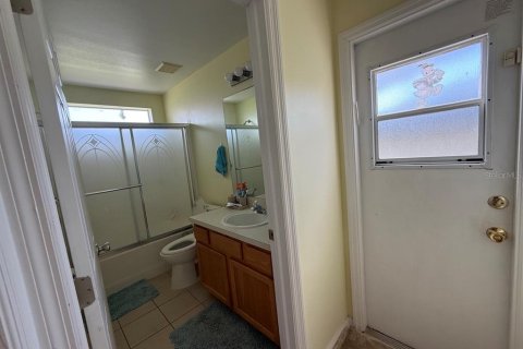 House in Davenport, Florida 4 bedrooms, 176.98 sq.m. № 2429398 - photo 10