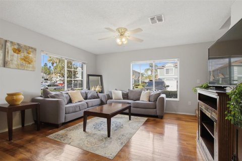 Townhouse in Brandon, Florida 2 bedrooms, 109.44 sq.m. № 2157880 - photo 4