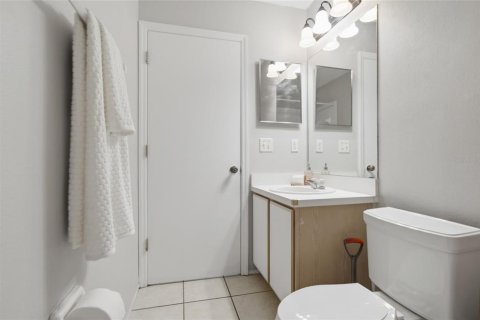 Townhouse in Brandon, Florida 2 bedrooms, 109.44 sq.m. № 2157880 - photo 20