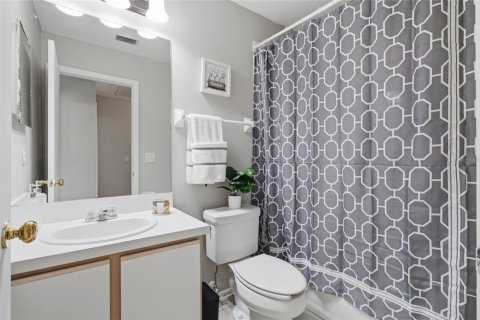 Townhouse in Brandon, Florida 2 bedrooms, 109.44 sq.m. № 2157880 - photo 12