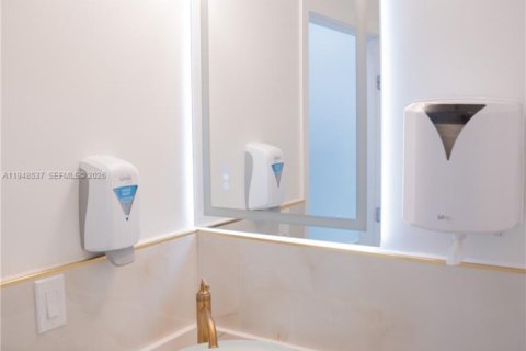 Propiedad comercial en venta en Hialeah, Florida № 2004495 - foto 15